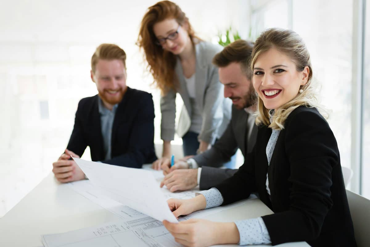 Grupo de Expertos de Seven asesoría contable ofreciendo sus servicios especializados en Cali